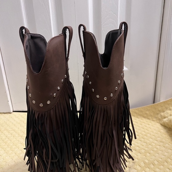 Size 6 Roper women’s cowboy boots with fringe - Picture 3 of 12